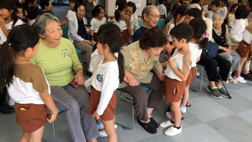 アソカ幼稚園の子供たち